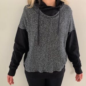 Guess Sweater - L - Like New